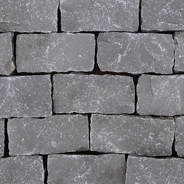 Natuursteen Vietnamees basalt kei 10x10x8-10 cm.